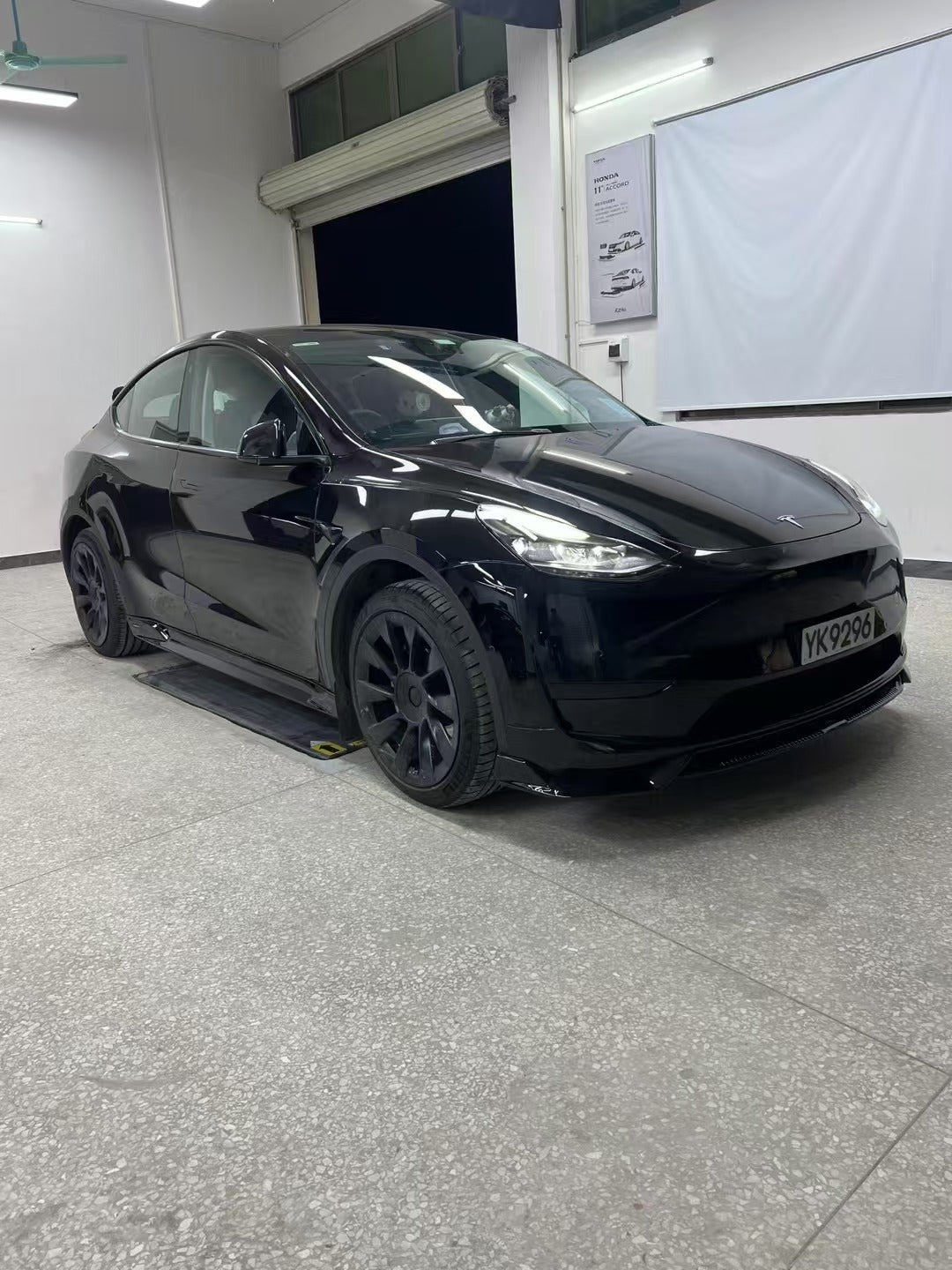 Tesla Model Y / Performance 2021 2022 2023 2024 with Aftermarket Parts - Loong Flames Pro Style Front Lip PP from Yofer.co