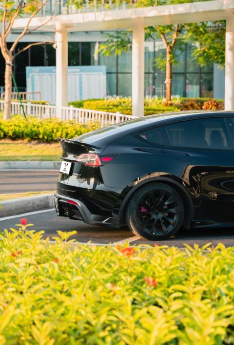 Tesla Model Y / Performance 2021-ON with Aftermarket Parts - Loong Flames Max Rear Diffuser PP from Yofer.co