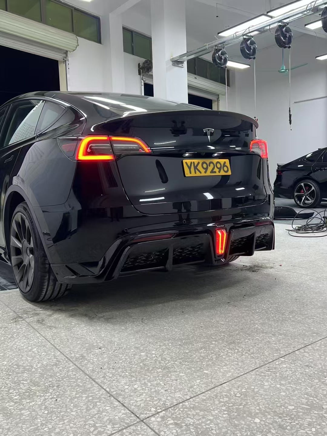 Tesla Model Y / Performance 2021-ON with Aftermarket Parts - Loong Flames Max Rear Diffuser PP from Yofer.co