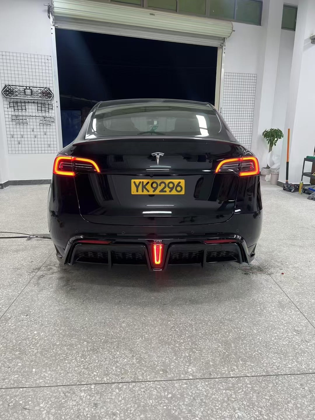 Tesla Model Y / Performance 2021-ON with Aftermarket Parts - Loong Flames Max Rear Diffuser PP from Yofer.co