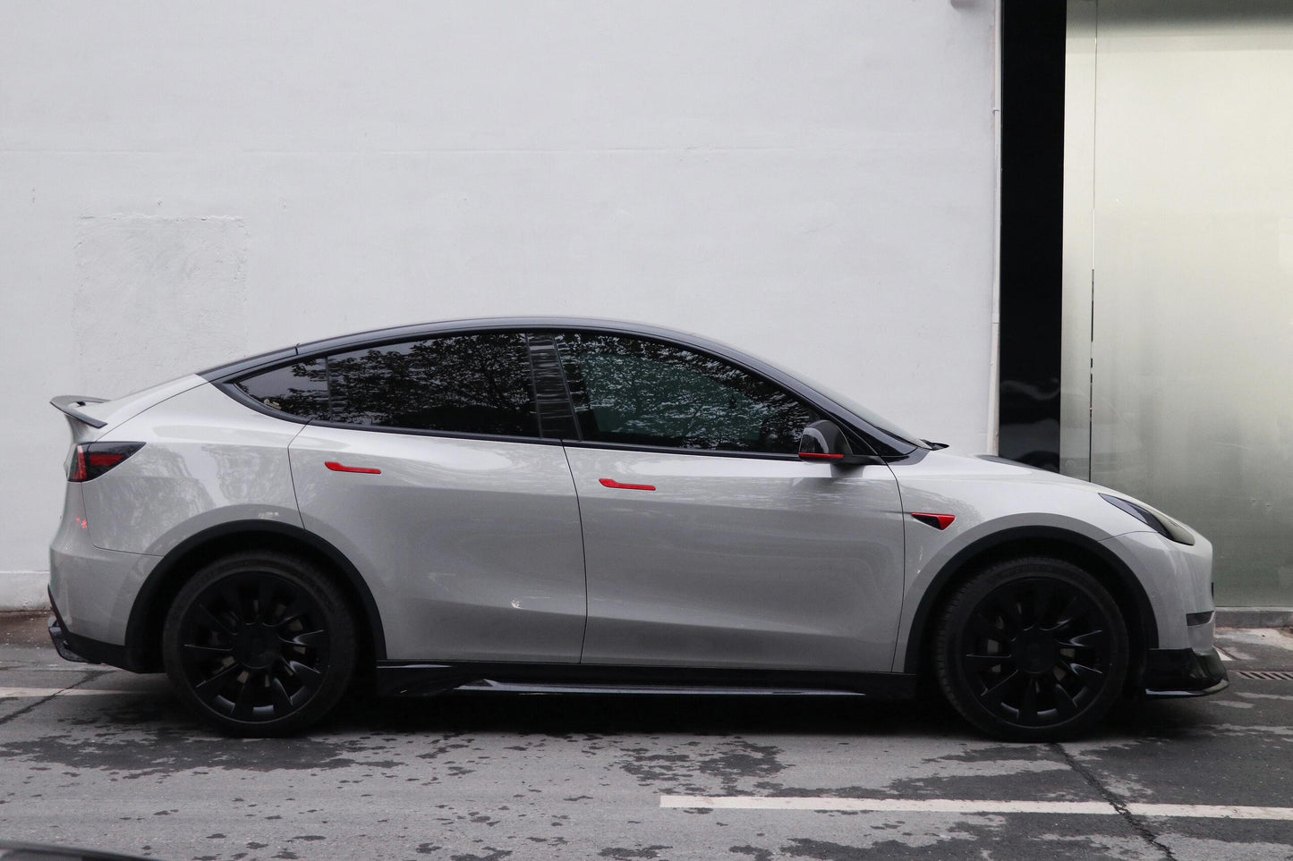 Tesla Model Y / Performance 2021 2022 2023 2024 with Aftermarket Parts - Loong Flames Style Rear Spoiler Wing Carbon Fiber from Yofer.co