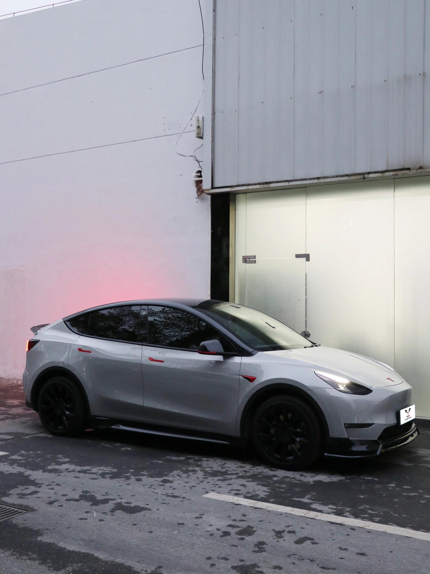 Tesla Model Y / Performance 2021 2022 2023 2024 with Aftermarket Parts - Loong Flames Style Rear Spoiler Wing Carbon Fiber from Yofer.co
