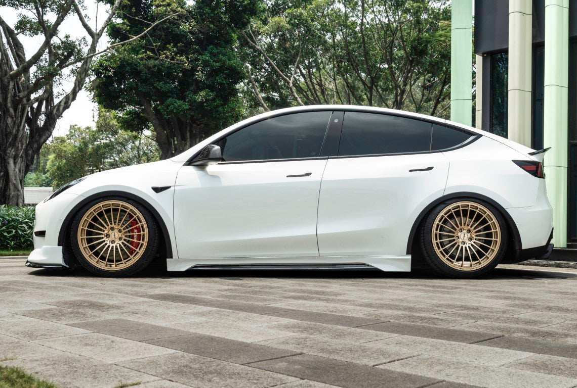 Tesla Model Y / Performance 2021 2022 2023 2024 with Aftermarket Parts - V2 Side Skirts PP from Yofer.co
