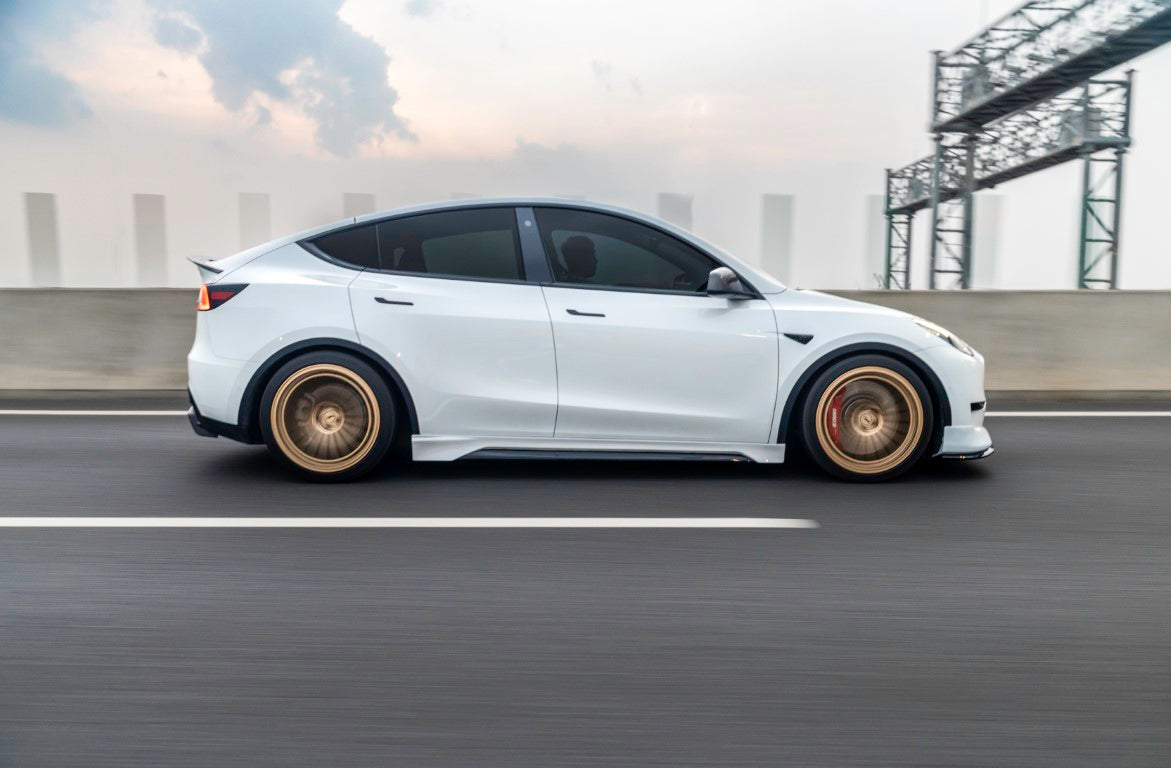 Tesla Model Y / Performance 2021 2022 2023 2024 with Aftermarket Parts - V2 Side Skirts PP from Yofer.co