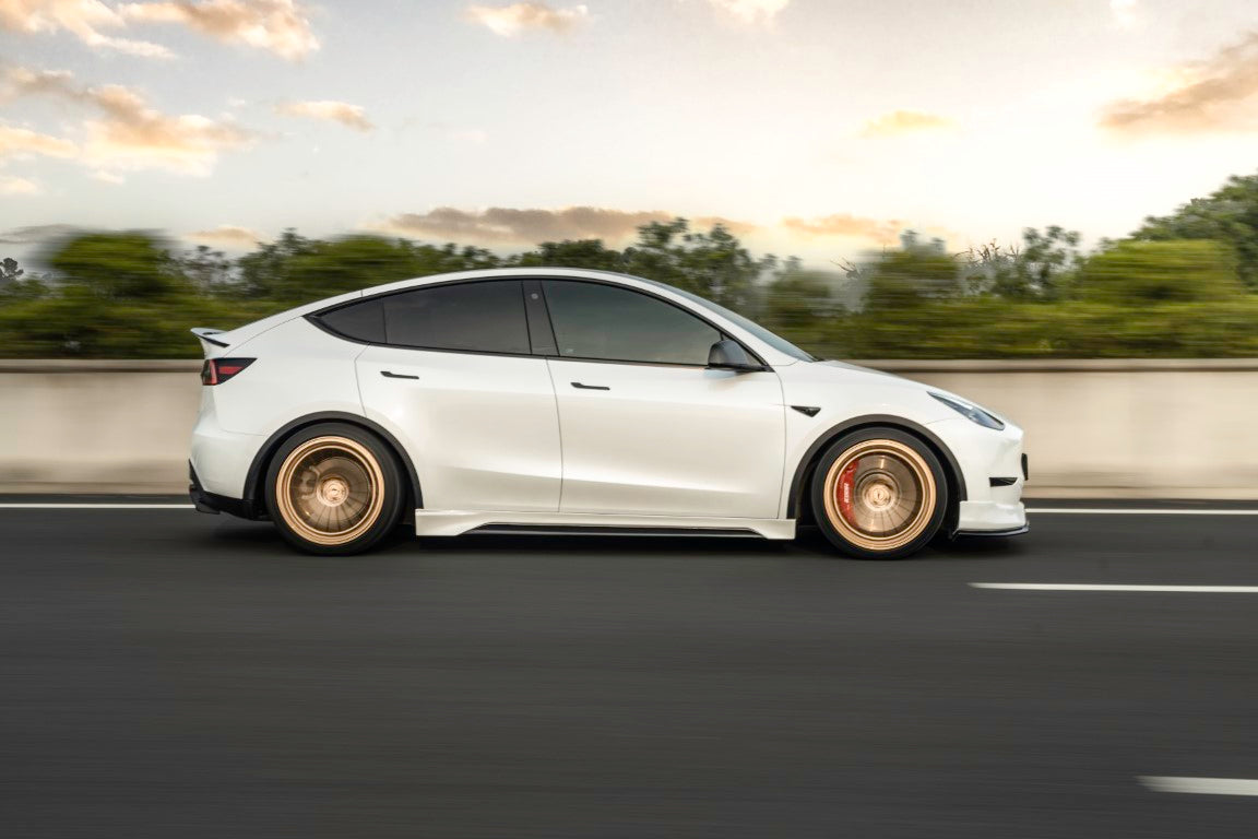 Tesla Model Y / Performance 2021 2022 2023 2024 with Aftermarket Parts - V2 Side Skirts PP from Yofer.co
