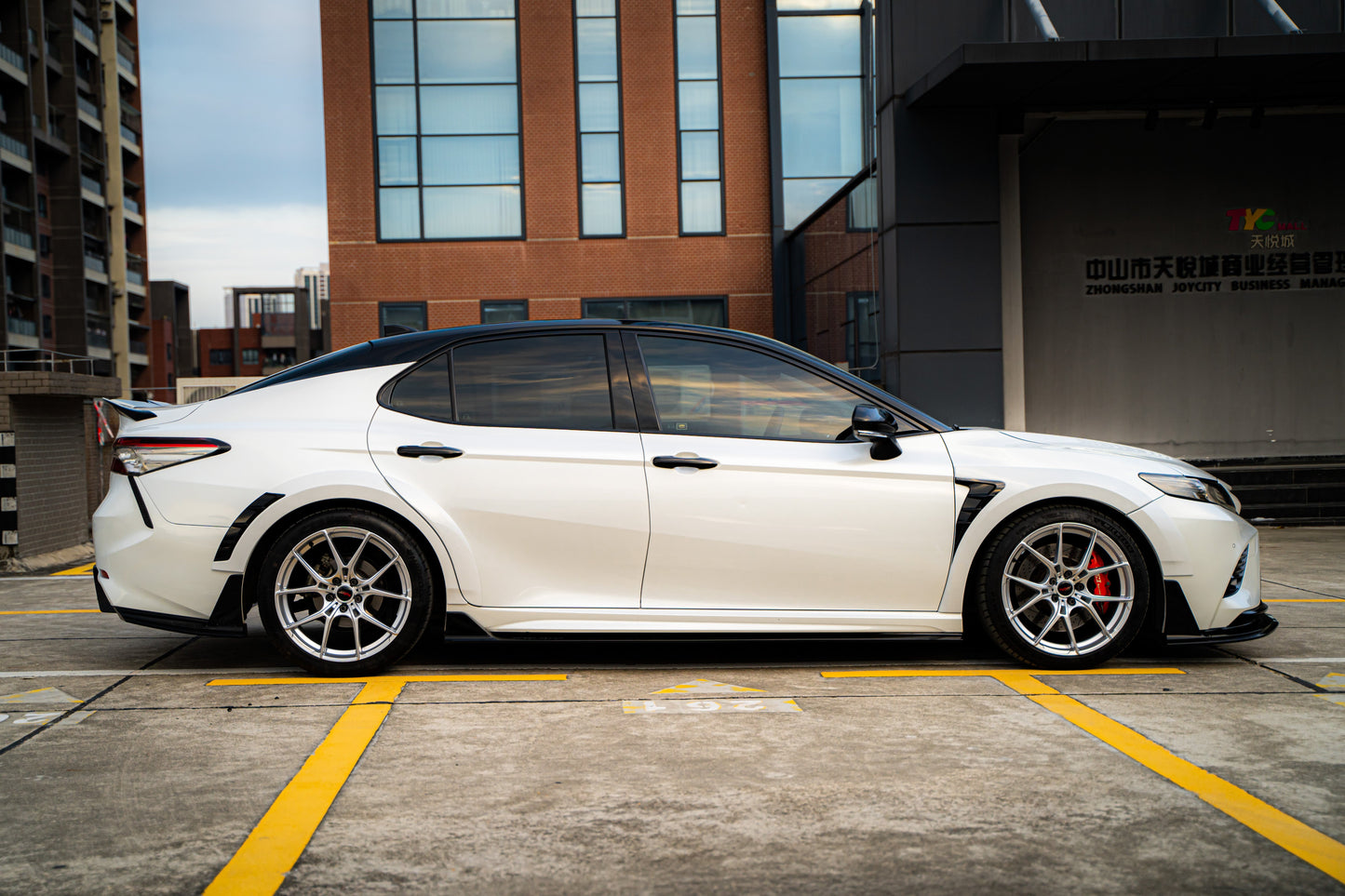 Toyota Camry 8th Gen XV70 TRD SE XSE LE XLE 2018-2024 with Aftermarket Parts - Widebody Wheel Arches PP from Yofer.co